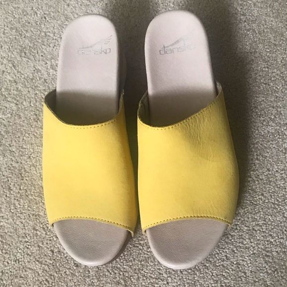 dansko maci yellow